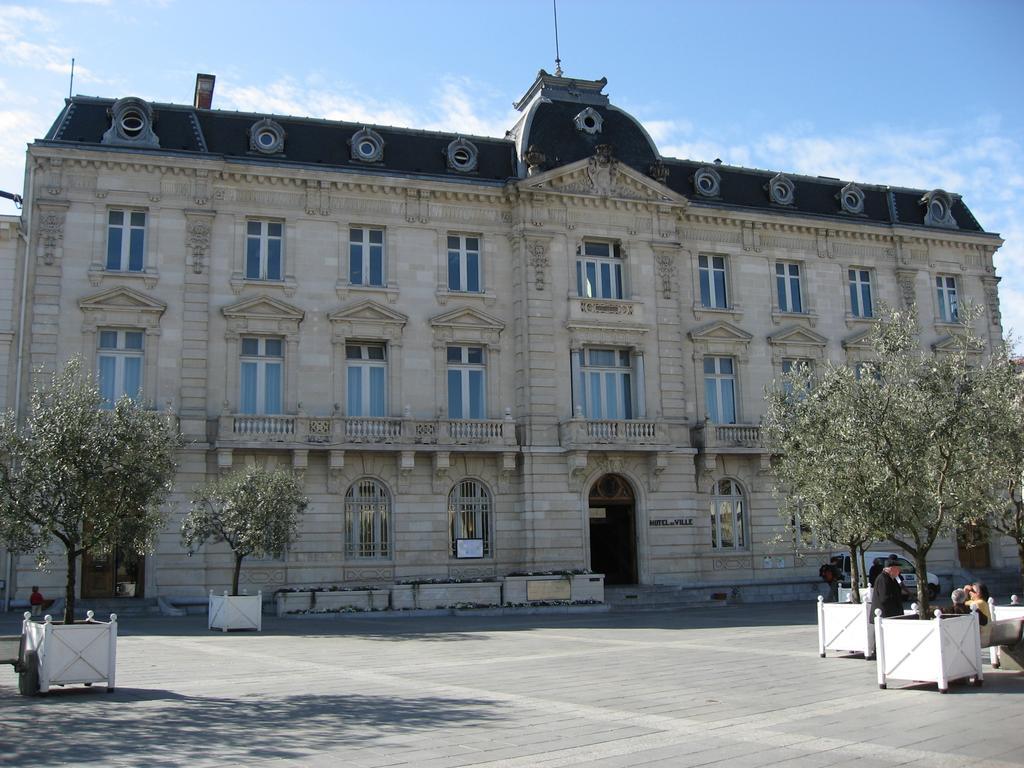 Hotel De La Gare Mont-de-Marsan Exterior photo